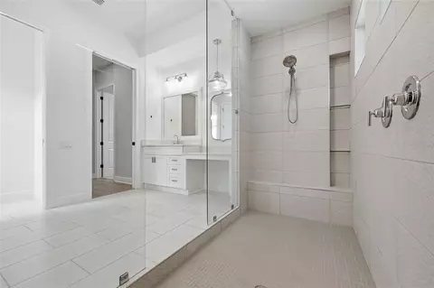 Bath - 3636 NW 49th Dr, Gainesville, FL 32606 photo 3 of 5