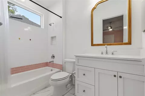 Bath - 3636 NW 49th Dr, Gainesville, FL 32606 photo 4 of 5