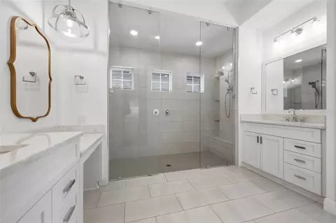 Bath - 3636 NW 49th Dr, Gainesville, FL 32606 photo 1 of 5