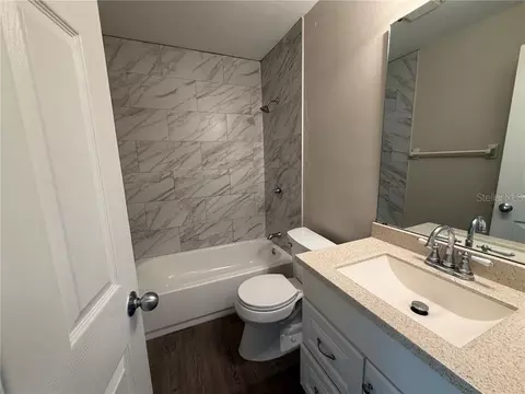 Bath - 1718 SW 69 Ter, Gainesville, FL 32607 photo 2 of 3
