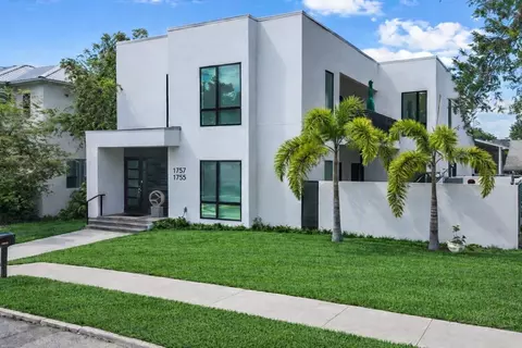 1755 7th St, Sarasota, FL 34236