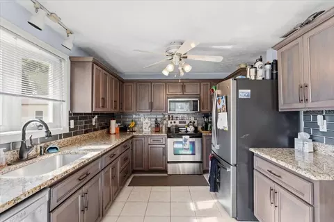 Kitchen - 229 Lake Ida Point Dr, Interlachen, FL 32148 photo 2 of 4