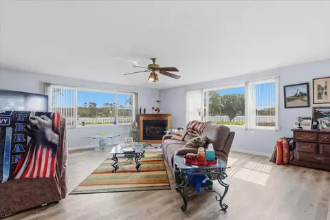 Living - 229 Lake Ida Point Dr, Interlachen, FL 32148 photo 2 of 3