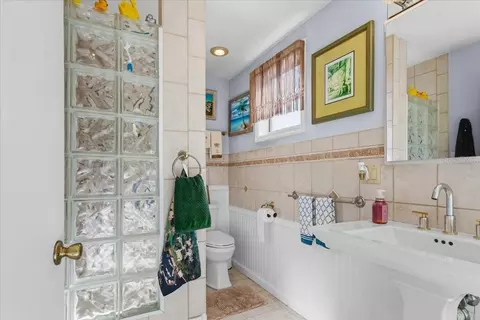 Bath - 229 Lake Ida Point Dr, Interlachen, FL 32148 photo 1 of 4