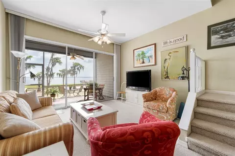 Living - 21134 NE 101st Ave, Earleton, FL 32631 photo 4 of 5