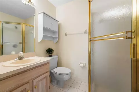 Bath - 21134 NE 101st Ave, Earleton, FL 32631 photo 2 of 3