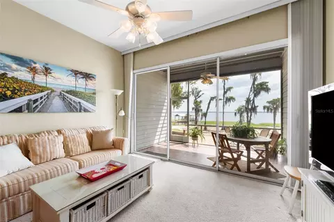 Living - 21134 NE 101st Ave, Earleton, FL 32631 photo 1 of 5