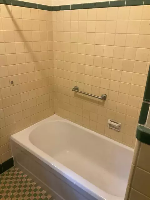 Bath - 2721 SW 3rd Pl, Gainesville, FL 32607 photo 1 of 1