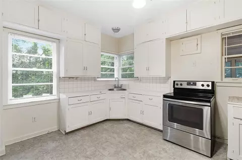 Kitchen - 2721 SW 3rd Pl, Gainesville, FL 32607 photo 3 of 4