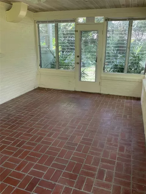 Exterior - 2721 SW 3rd Pl, Gainesville, FL 32607 photo 2 of 4