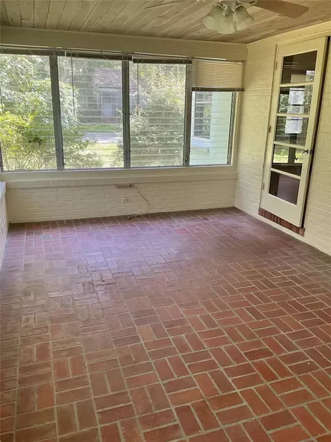 Exterior - 2721 SW 3rd Pl, Gainesville, FL 32607 photo 3 of 4