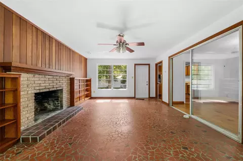 Living - 3716 SW 6th Pl, Gainesville, FL 32607 photo 5 of 8