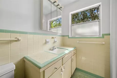 Bath - 3716 SW 6th Pl, Gainesville, FL 32607 photo 3 of 7