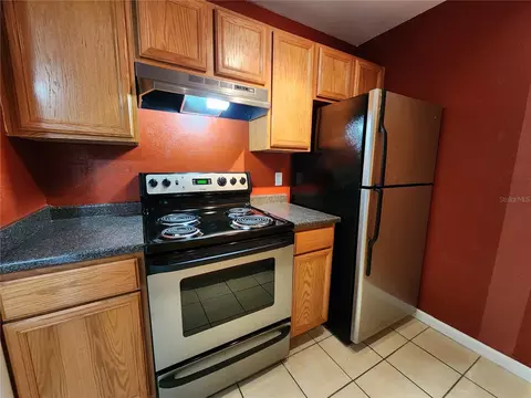 Kitchen - 507 NW 39th Rd #237, Gainesville, FL 32607 photo 2 of 4