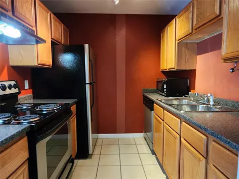 Kitchen - 507 NW 39th Rd #237, Gainesville, FL 32607 photo 1 of 4