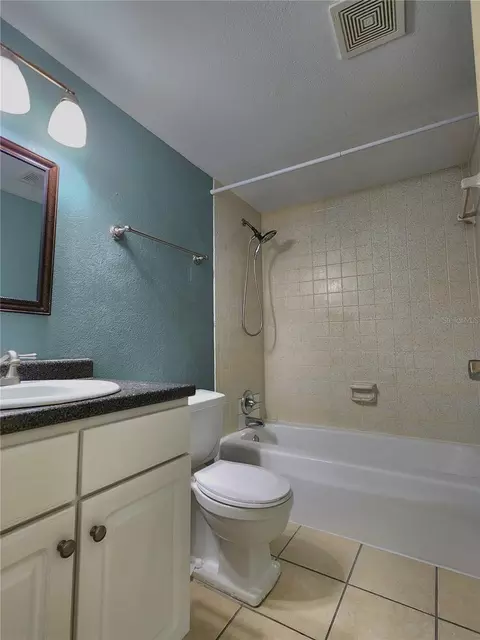 Bath - 507 NW 39th Rd #237, Gainesville, FL 32607 photo 1 of 1
