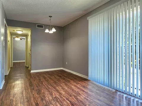Dining - 507 NW 39th Rd #237, Gainesville, FL 32607 photo 1 of 1