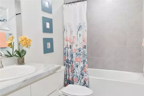 Bath - 1841 N Roberts Trl, Bell, FL 32619 photo 4 of 4
