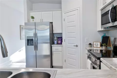 Kitchen - 1841 N Roberts Trl, Bell, FL 32619 photo 2 of 4
