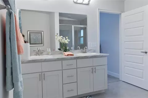 Bath - 1841 N Roberts Trl, Bell, FL 32619 photo 2 of 4