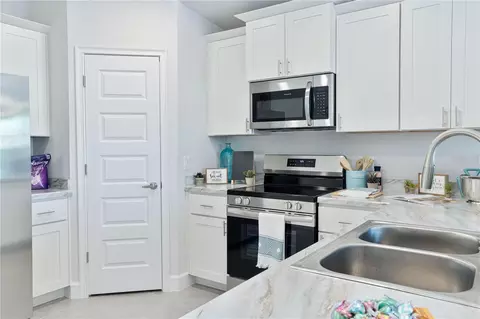 Kitchen - 1841 N Roberts Trl, Bell, FL 32619 photo 3 of 4