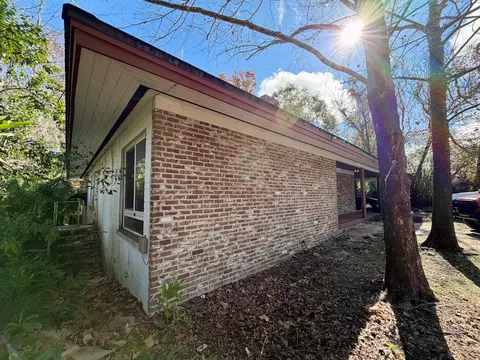 Exterior - 111 SW 23rd Ter, Gainesville, FL 32607 photo 3 of 9