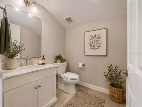 Bath - 1446 SW 87th St, Gainesville, FL 32607 photo 5 of 6