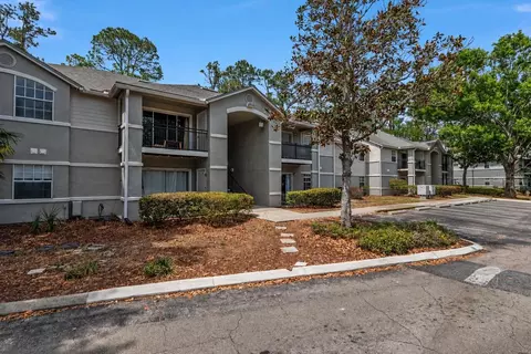 3705 SW 27th St #214, Gainesville, FL 32608