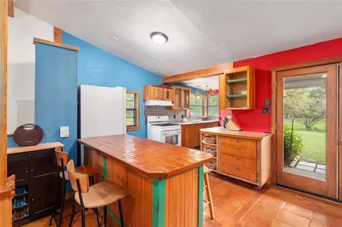 Kitchen - 4912 NW 170th St, Alachua, FL 32615 photo 1 of 12