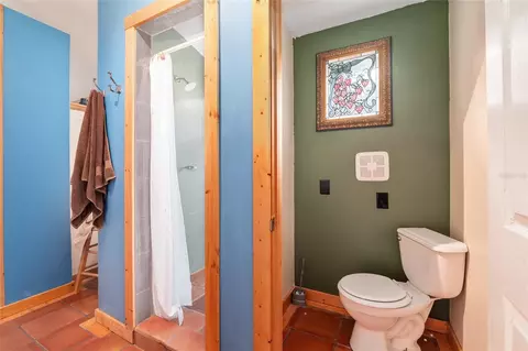 Bath - 4912 NW 170th St, Alachua, FL 32615 photo 2 of 7