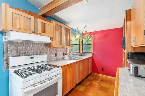 Kitchen - 4912 NW 170th St, Alachua, FL 32615 photo 5 of 12