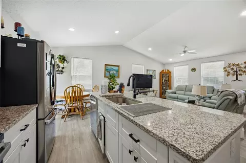 Kitchen - 9025 SE County Road 221, Hampton, FL 32044 photo 3 of 4