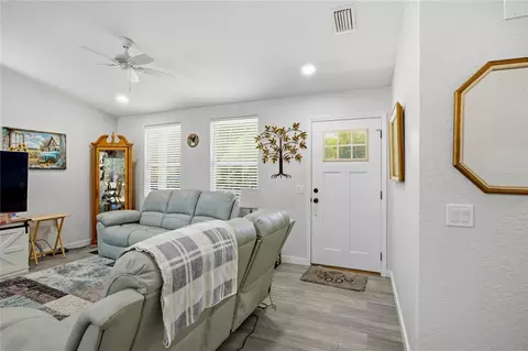 Entry Way - 9025 SE County Road 221, Hampton, FL 32044 photo 1 of 1