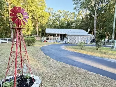 3520 NW 67th Ter, Bell, FL 32619