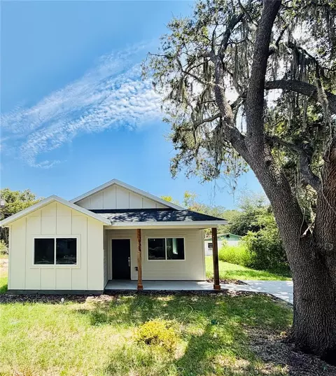 925 NE 17th Dr, Gainesville, FL 32641