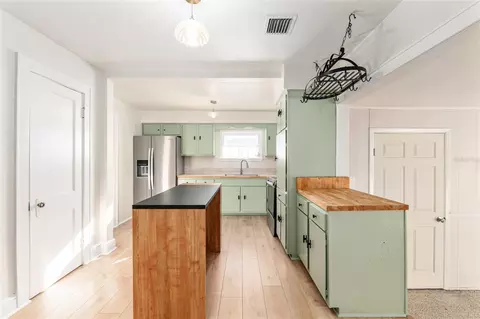 Kitchen - 123 SE 1st St, Williston, FL 32696 photo 1 of 6