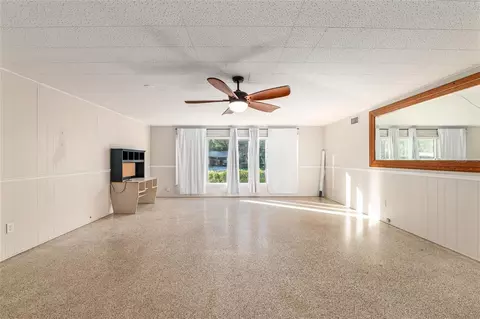 Living - 123 SE 1st St, Williston, FL 32696 photo 6 of 9