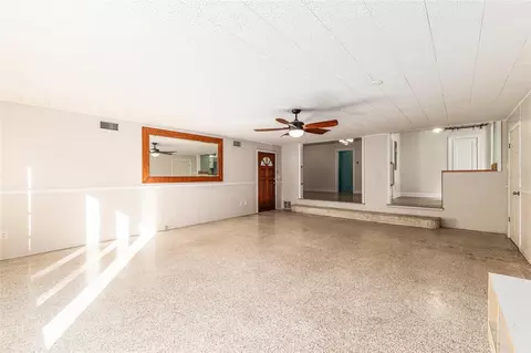 Living - 123 SE 1st St, Williston, FL 32696 photo 8 of 9