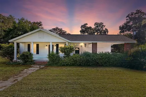 Exterior - 123 SE 1st St, Williston, FL 32696 photo 1 of 16