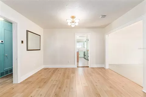 Living - 123 SE 1st St, Williston, FL 32696 photo 3 of 9