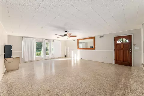 Living - 123 SE 1st St, Williston, FL 32696 photo 7 of 9
