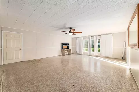 Living - 123 SE 1st St, Williston, FL 32696 photo 5 of 9