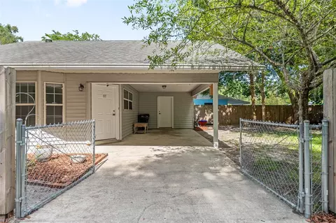 2080 NW 2nd St, Gainesville, FL 32609