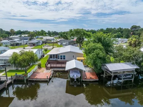 41 Scott St, Welaka, FL 32193