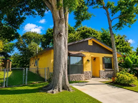 3300 James St, Melbourne, FL 32901