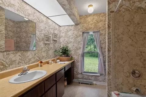 Bath - 9603 SW 17th Ave, Gainesville, FL 32607 photo 3 of 4