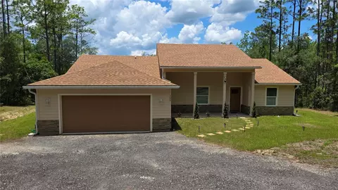 200 Hour Glass Cir, Hawthorne, FL 32640