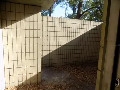 Exterior - 713 SW 69 St, Gainesville, FL 32607 photo 4 of 7