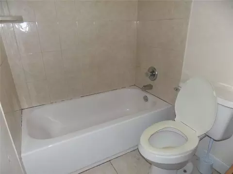 Bath - 713 SW 69 St, Gainesville, FL 32607 photo 2 of 7