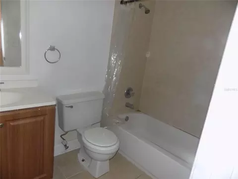 Bath - 713 SW 69 St, Gainesville, FL 32607 photo 5 of 7